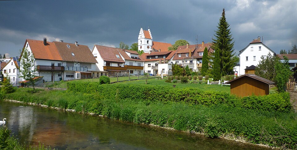 Dach-Fachbetriebe in Gammertingen: Lauchert mit Stadtansicht und Kirche