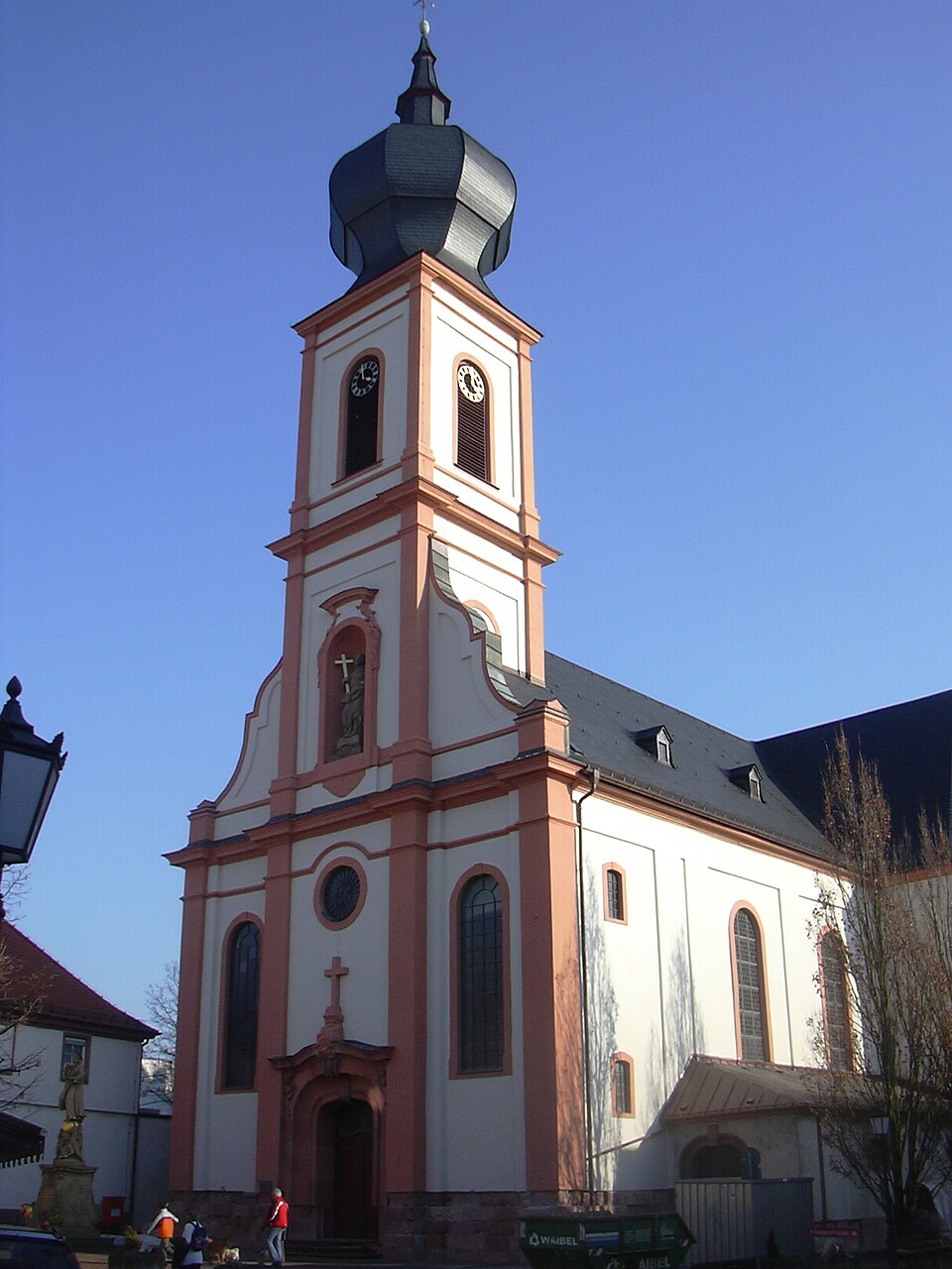 Dach-Fachbetriebe in Gernsheim: Magdalenenkirche – Foto: Gabriele Delhey Dach-Fachbetriebe in Gernsheim: Magdalenenkirche
