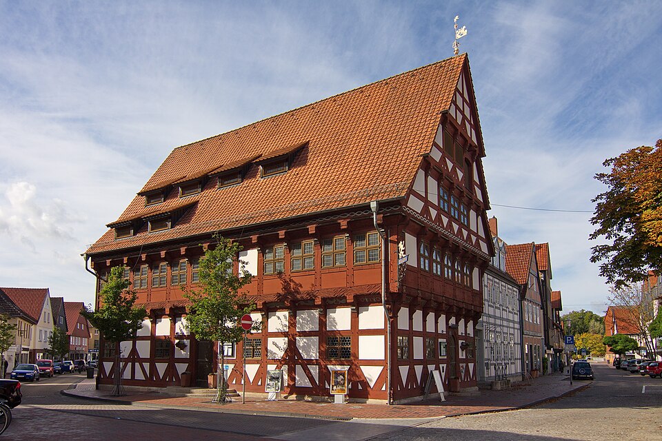 Dach-Fachbetriebe in Gifhorn: Altes Rathaus – Foto: Losch Dach-Fachbetriebe in Gifhorn: Altes Rathaus