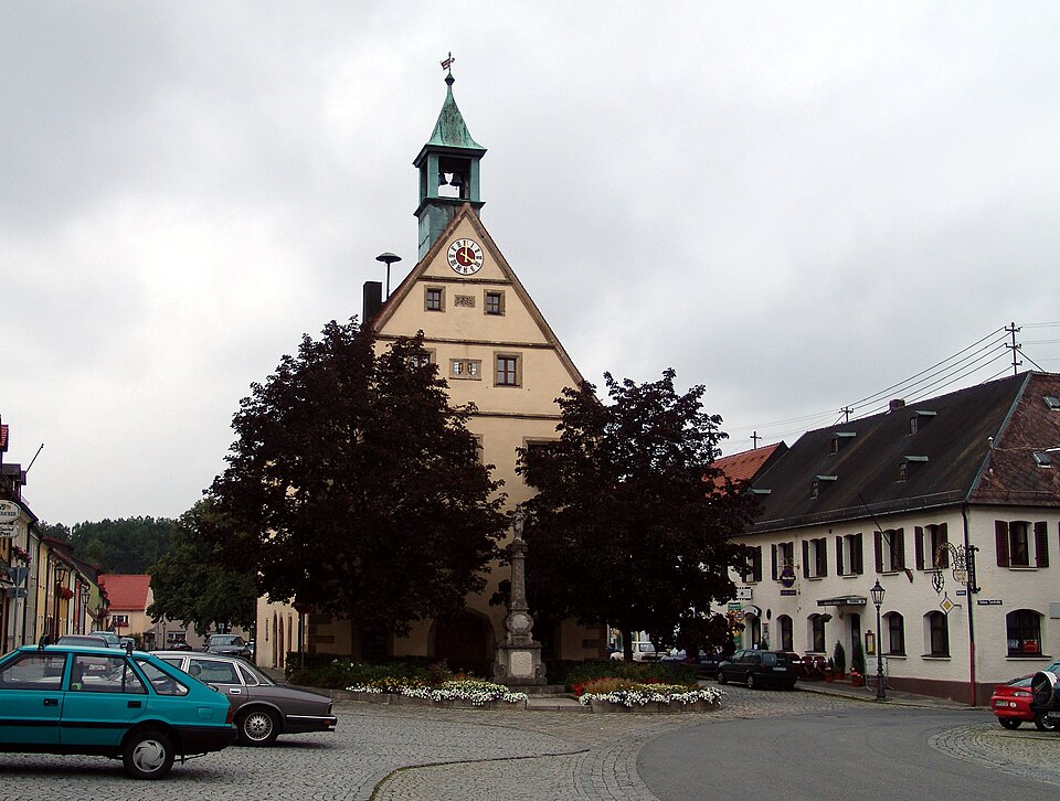 Dach-Fachbetriebe in Grafenwöhr: Rathaus