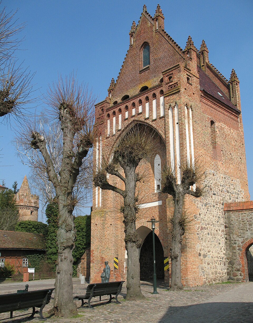 Dach-Fachbetriebe in Gransee: Pulverturm Ruppiner Tor – Foto: Doris Antony, Berlin Dach-Fachbetriebe in Gransee: Pulverturm Ruppiner Tor
