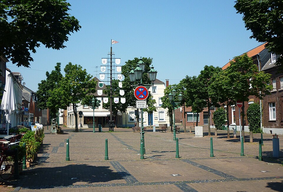 Dach-Fachbetriebe in Grefrath: Markt – Foto: O.Falkner Dach-Fachbetriebe in Grefrath: Markt