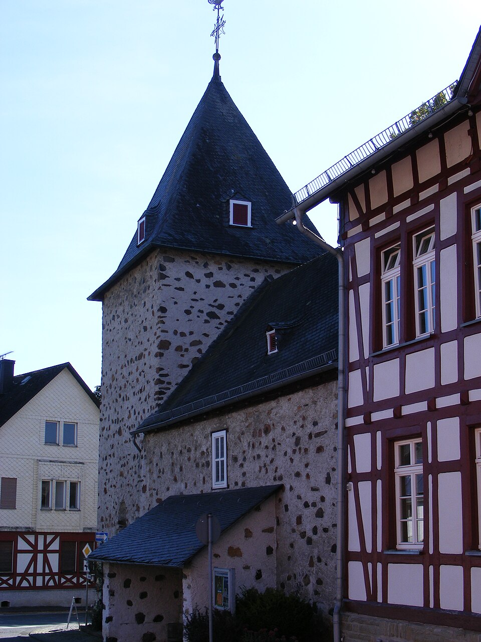 Dach-Fachbetriebe in Greifenstein: Allendorf Kirche – Foto: Meikel1965 Dach-Fachbetriebe in Greifenstein: Allendorf Kirche