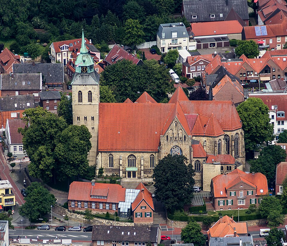 Dach-Fachbetriebe in Greven: St.-Martinus-Kirche – Foto: Dietmar Rabich Dach-Fachbetriebe in Greven: St.-Martinus-Kirche