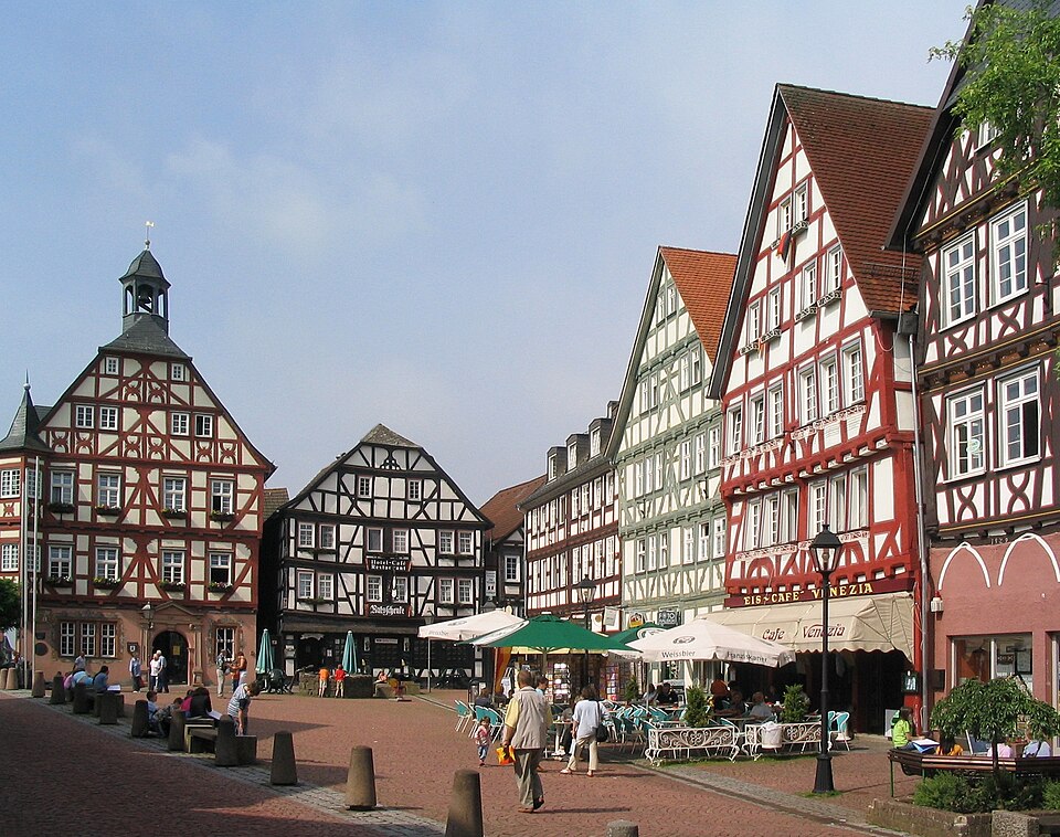 Dach-Fachbetriebe in Grünberg: Markt – Foto: Dirk Ingo Franke Dach-Fachbetriebe in Grünberg: Markt