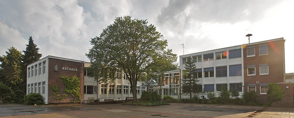 Dach-Fachbetriebe in Halstenbek: Rathaus – Foto: flamenc Dach-Fachbetriebe in Halstenbek: Rathaus