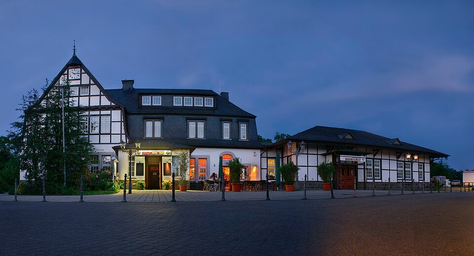 Dach-Fachbetriebe in Halver: Kulturbahnhof – Foto: Lothar Borchert Dach-Fachbetriebe in Halver: Kulturbahnhof