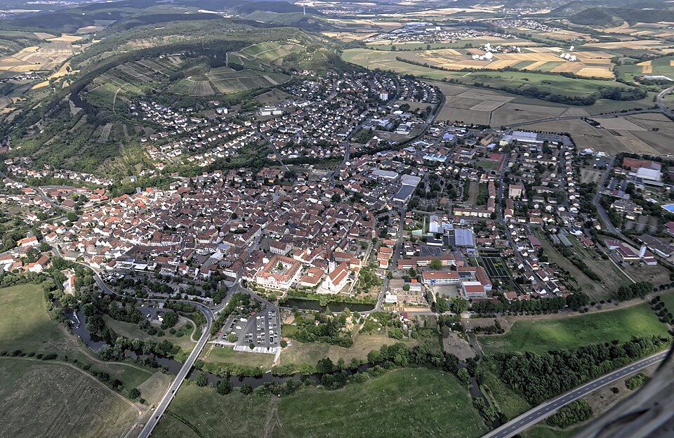 Dach-Fachbetriebe in Hammelburg: Stadtansicht – Foto: Ra Boe Dach-Fachbetriebe in Hammelburg: Stadtansicht
