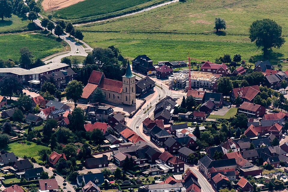 Dach-Fachbetriebe in Heek: St.-Ludgerus-Kirche – Foto: Dietmar Rabich Dach-Fachbetriebe in Heek: St.-Ludgerus-Kirche