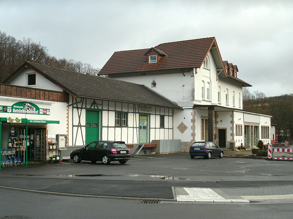 Dach-Fachbetriebe in Hellenthal: Bahnhof – Foto: Busbahnhof Dach-Fachbetriebe in Hellenthal: Bahnhof