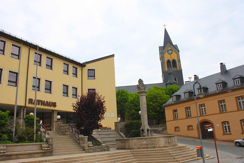 Dach-Fachbetriebe in Helmbrechts: Rathaus Kirche