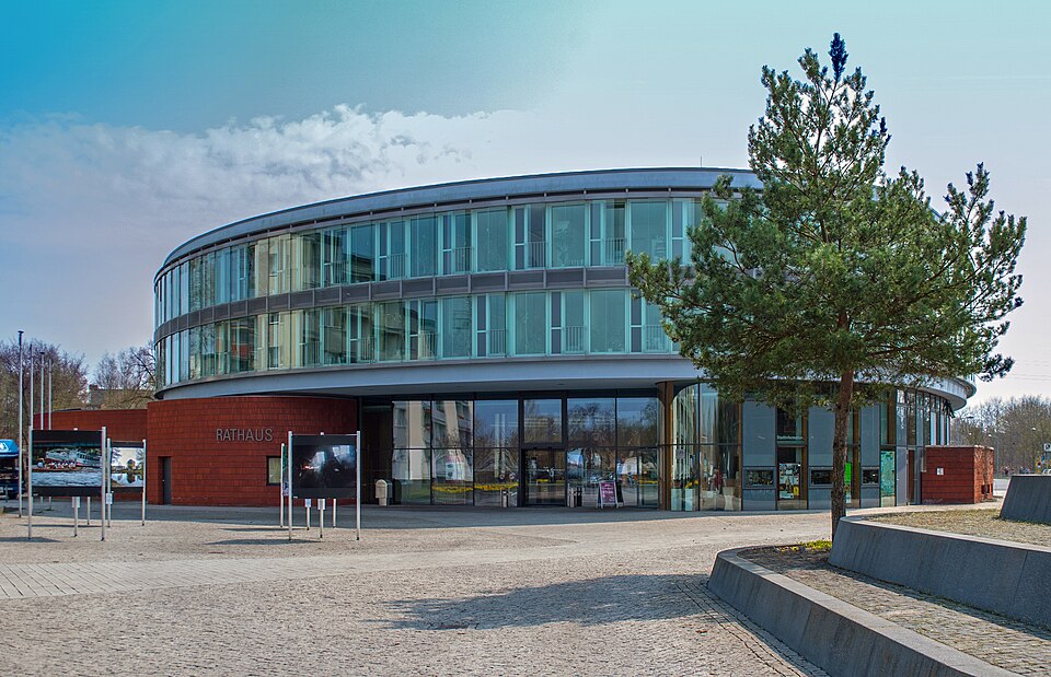 Dach-Fachbetriebe in Hennigsdorf: Neues Rathaus