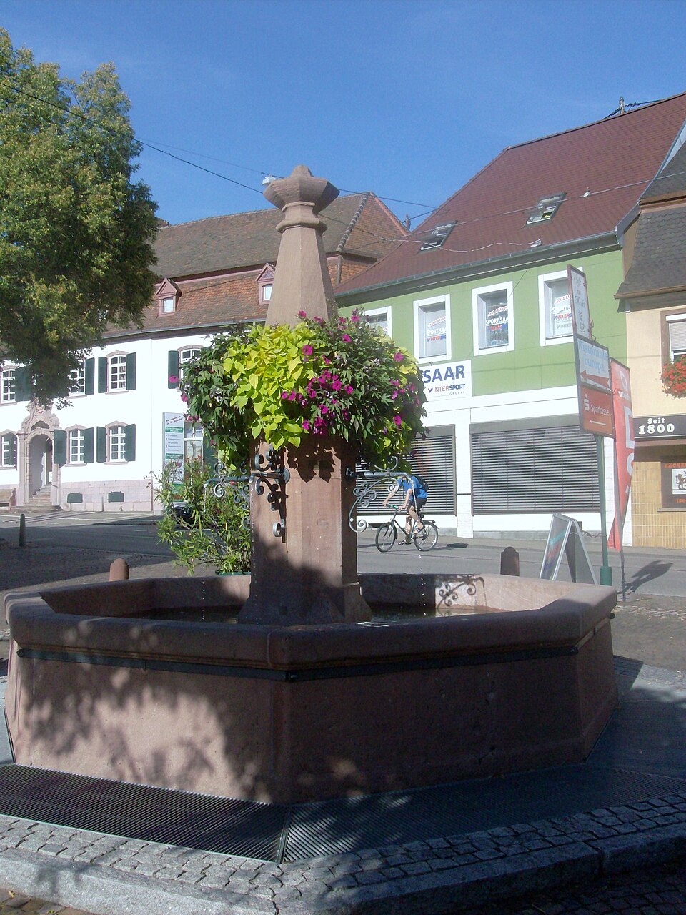 Dach-Fachbetriebe in Herbolzheim: Stadtansicht – Foto: Olandia94 Dach-Fachbetriebe in Herbolzheim: Stadtansicht