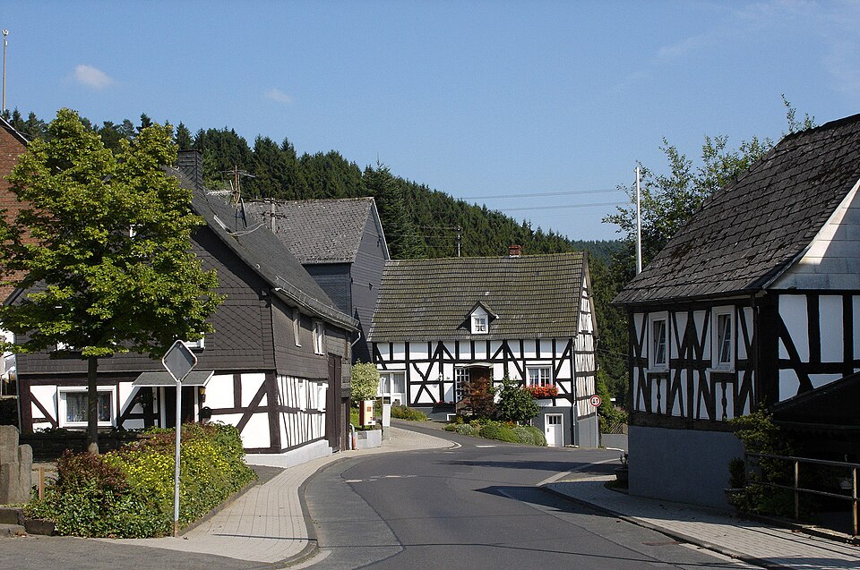 Dach-Fachbetriebe in Herdorf: Stadtansicht – Foto: Bob Ionescu Dach-Fachbetriebe in Herdorf: Stadtansicht
