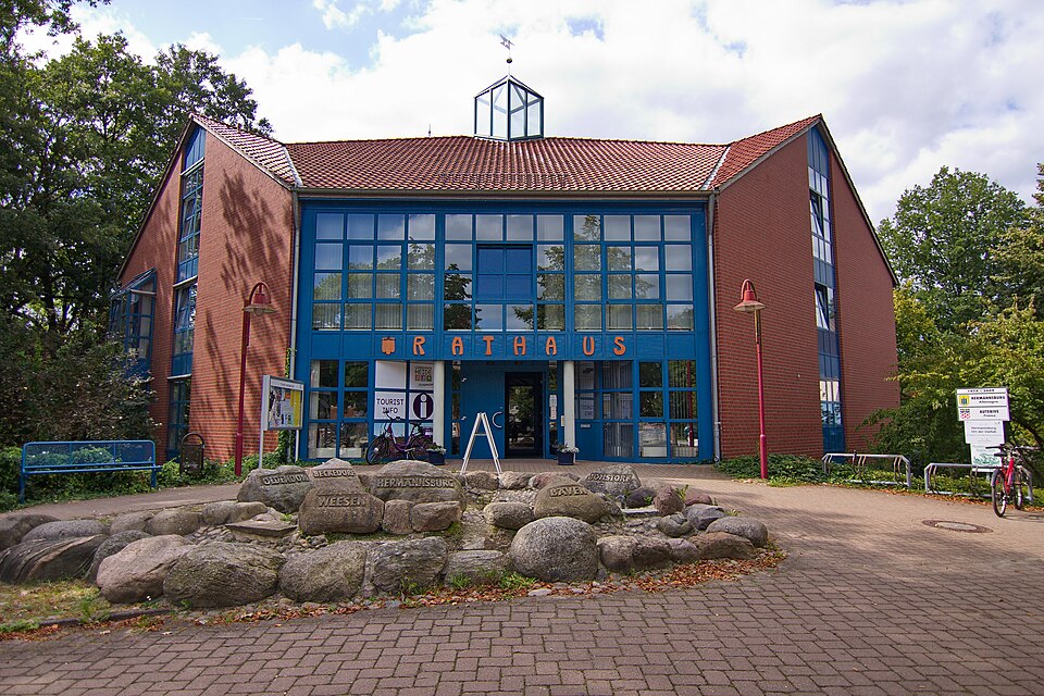 Dach-Fachbetriebe in Hermannsburg: Rathaus – Foto: losch Dach-Fachbetriebe in Hermannsburg: Rathaus