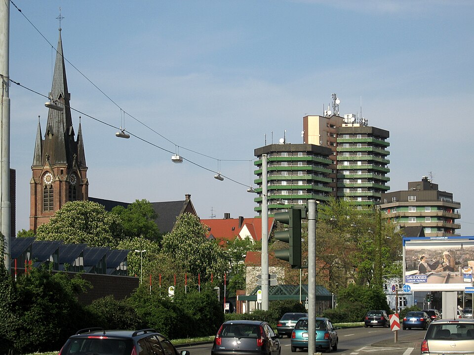 Dach-Fachbetriebe in Herne: Blick auf Europaplatz mit Kreuzkirche – Foto: Mbdortmund Dach-Fachbetriebe in Herne: Blick auf Europaplatz mit Kreuzkirche