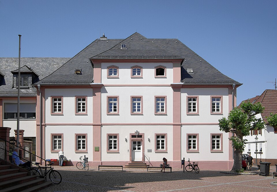 Dach-Fachbetriebe in Heusenstamm: Stadtansicht – Foto: Berthold Werner Dach-Fachbetriebe in Heusenstamm: Stadtansicht