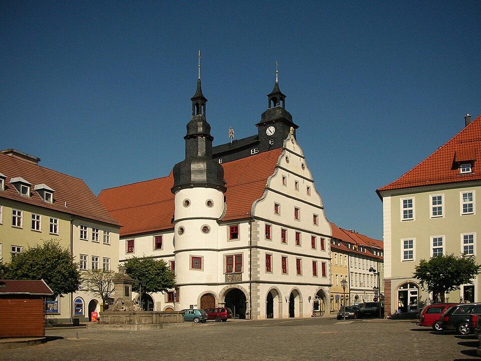 Dach-Fachbetriebe in Hildburghausen: Historisches Rathaus – Foto: Bernd Hutschenreuther Dach-Fachbetriebe in Hildburghausen: Historisches Rathaus