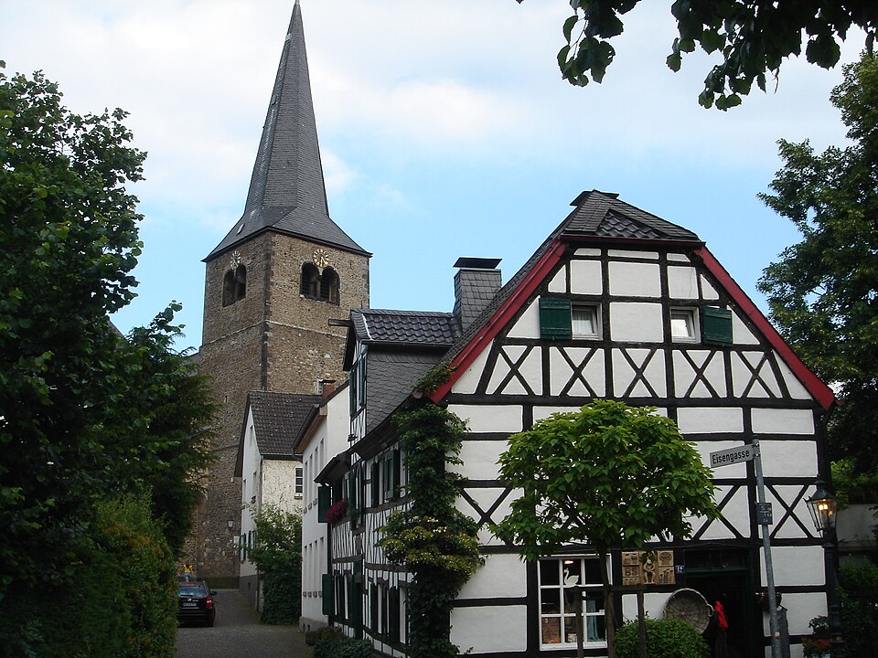 Dach-Fachbetriebe in Hilden: Eisengasse – Foto: User Bordeaux on de.wikipedia Dach-Fachbetriebe in Hilden: Eisengasse