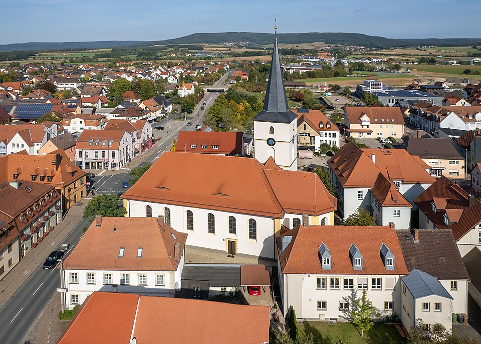 Dach-Fachbetriebe in Hirschaid: Kirche Luftbild