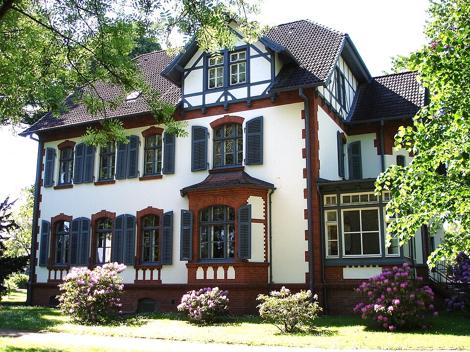 Dach-Fachbetriebe in Hohenlockstedt: Germany, Kommandantenhaus, heute Rathaus