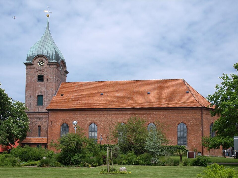 Dach-Fachbetriebe in Hohenwestedt: Kirche