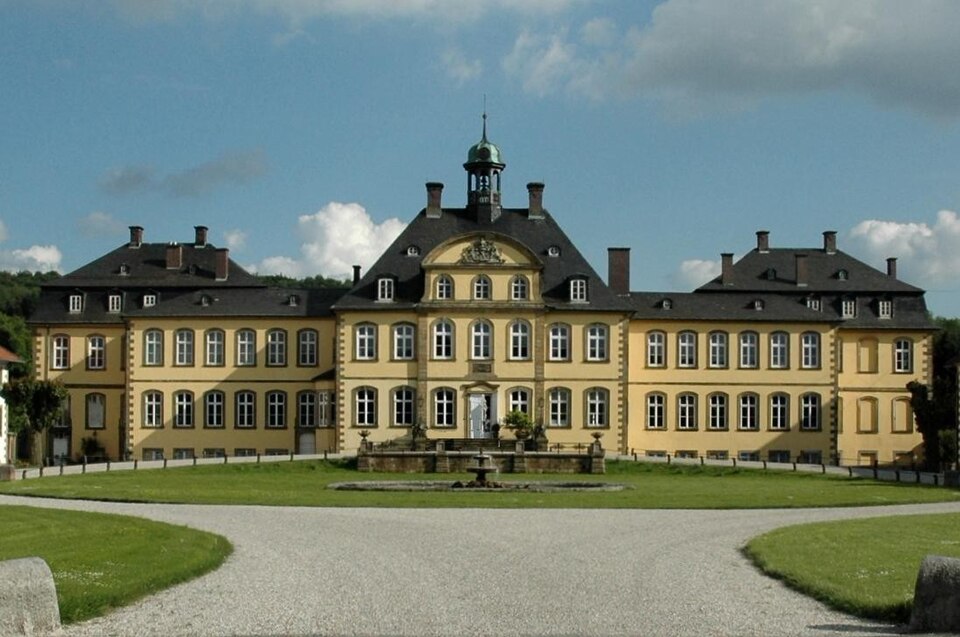 Dach-Fachbetriebe in Holle: Schloss – Foto: Sir Gawain, retouche car: Rabanus Flavus Dach-Fachbetriebe in Holle: Schloss