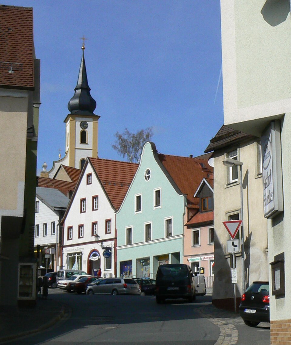 Dach-Fachbetriebe in Hollfeld: Stadtmitte – Foto: Immanuel Giel 10:10, 4 June 2007 Dach-Fachbetriebe in Hollfeld: Stadtmitte
