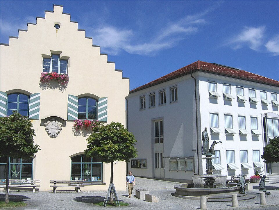 Dach-Fachbetriebe in Holzkirchen: Marktplatz – Foto: Rufus46 Dach-Fachbetriebe in Holzkirchen: Marktplatz