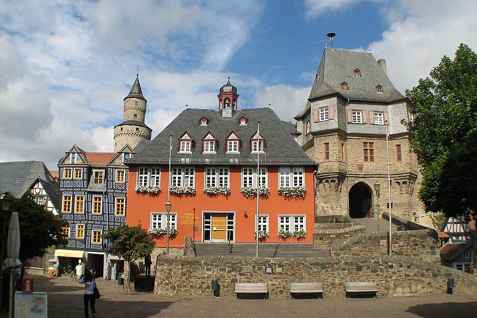 Dach-Fachbetriebe in Idstein: Rathaus