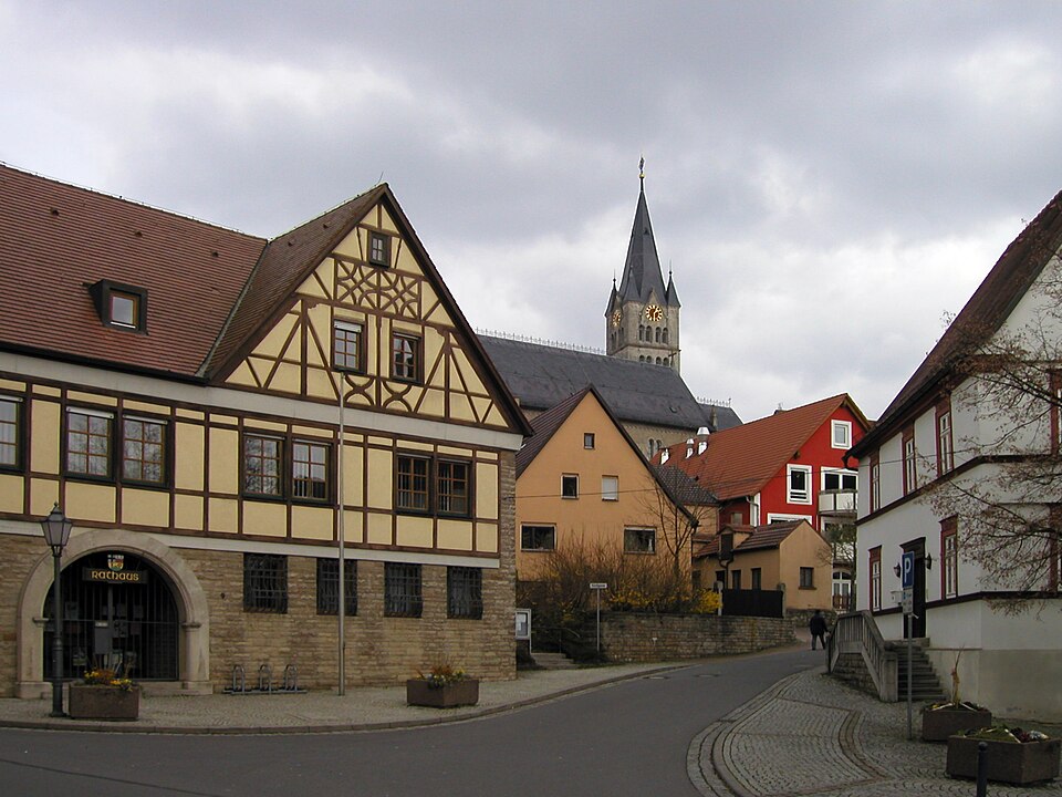 Dach-Fachbetriebe in Igersheim: Rathaus und katholische Kirche