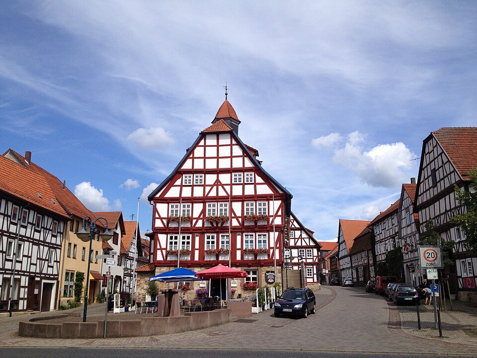 Dach-Fachbetriebe in Immenhausen: Fachwerkrathaus