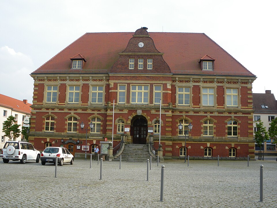Dach-Fachbetriebe in Kalawa: Calau Rathaus – Foto: RobertScholz Dach-Fachbetriebe in Kalawa: Calau Rathaus