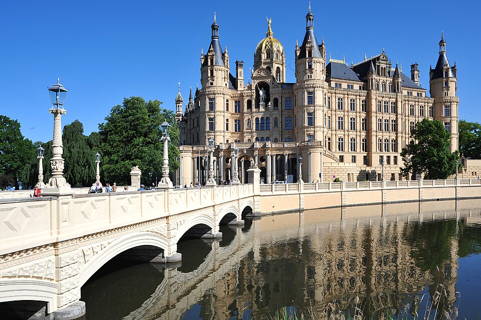 Dach-Fachbetriebe in Kapellen: Schlossbruecke