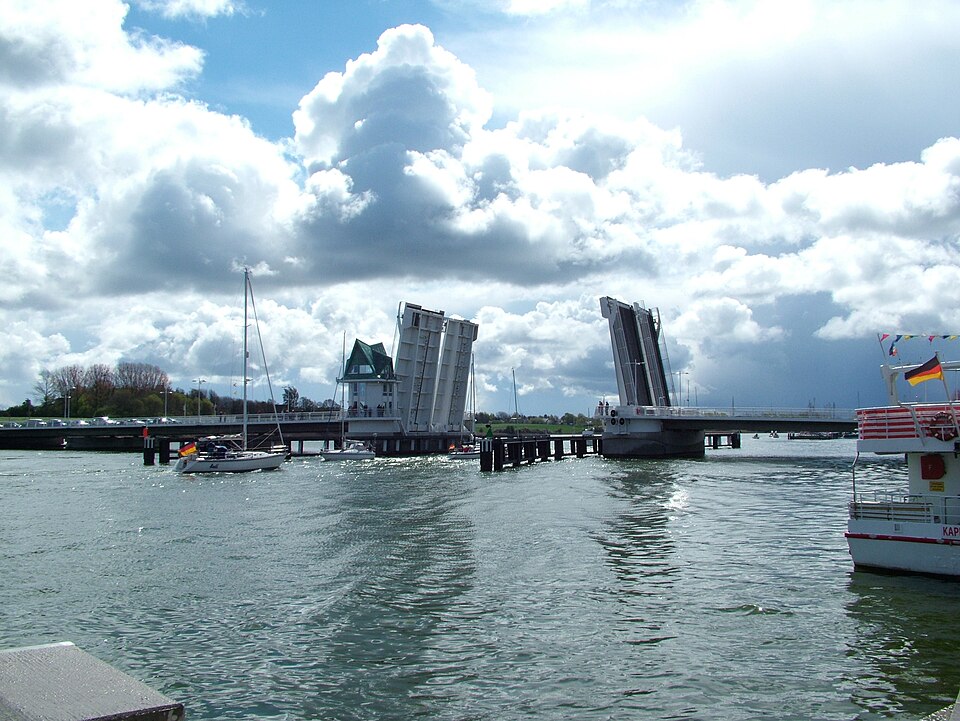 Dach-Fachbetriebe in Kappeln: Klappbruecke – Foto: Clemensfranz Dach-Fachbetriebe in Kappeln: Klappbruecke