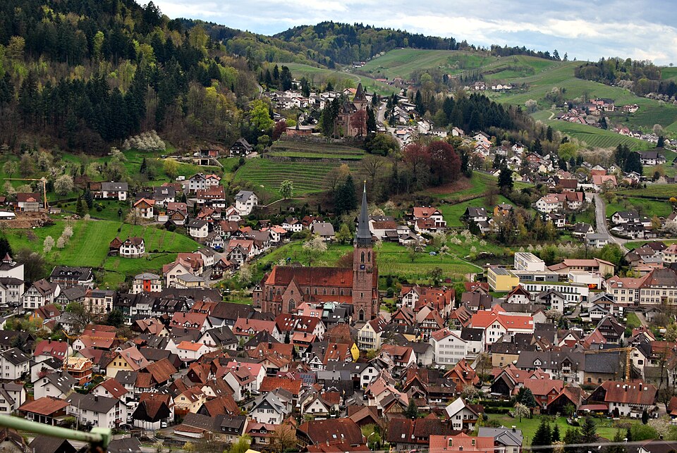Dach-Fachbetriebe in Kappelrodeck: Mit der Kirche – Foto: Gelicious Dach-Fachbetriebe in Kappelrodeck: Mit der Kirche