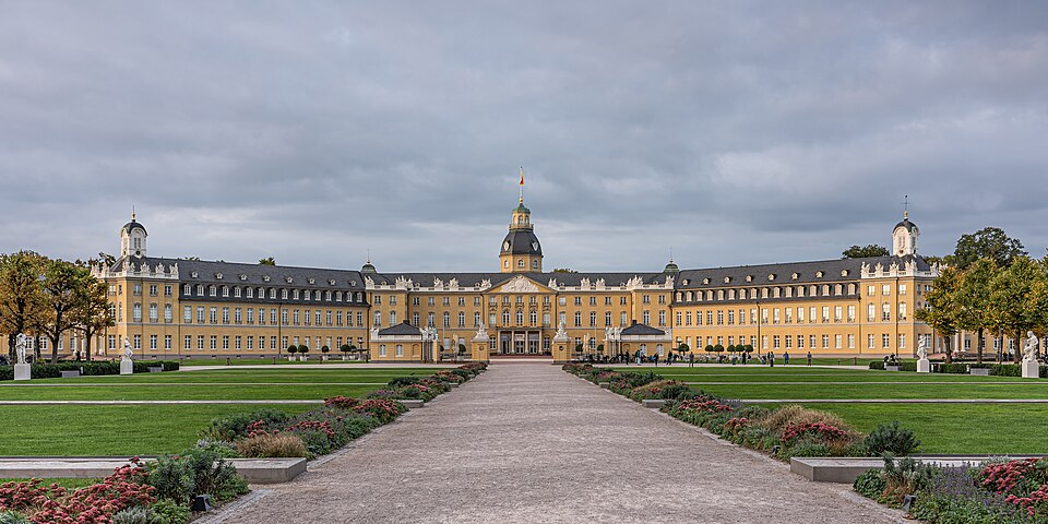 Dach-Fachbetriebe in Karlsruhe: Schloss – Foto: A.Savin Dach-Fachbetriebe in Karlsruhe: Schloss
