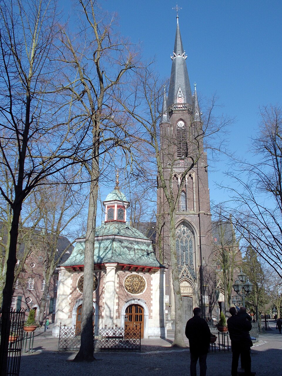 Dach-Fachbetriebe in Kevelaer: Basilika, Gnadenkapelle