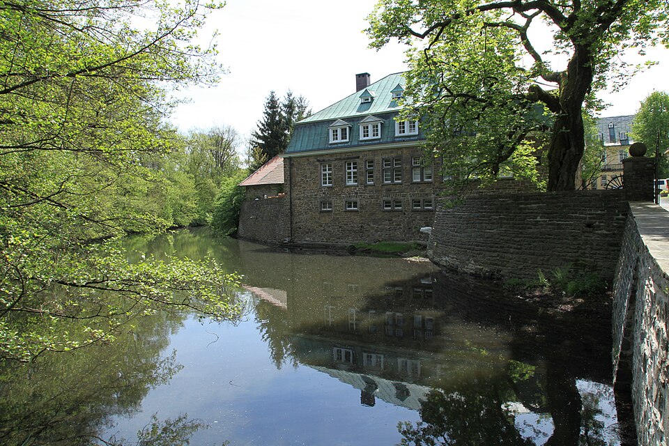 Dach-Fachbetriebe in Kierspe: Rhadermühle, Alter Mühlenweg, Haus