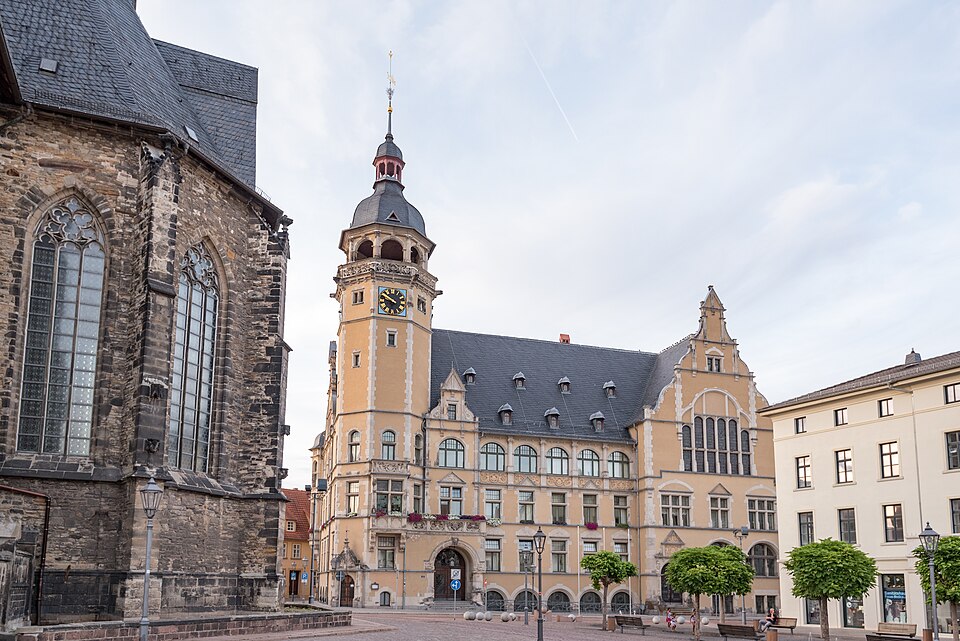 Dach-Fachbetriebe in Köthen (Anhalt): Marktstraße Rathaus – Foto: Tilman2007 Dach-Fachbetriebe in Köthen (Anhalt): Marktstraße Rathaus