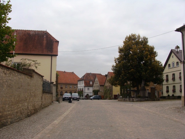 Dach-Fachbetriebe in Kolitzheim: Ensemble Marktplatz – Foto: Monandowitsch Dach-Fachbetriebe in Kolitzheim: Ensemble Marktplatz