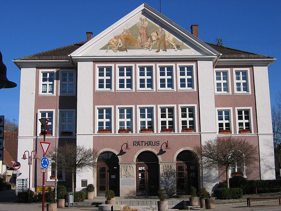 Dach-Fachbetriebe in Krauchenwies: Rathaus – Foto: Manuel Heinemann Dach-Fachbetriebe in Krauchenwies: Rathaus