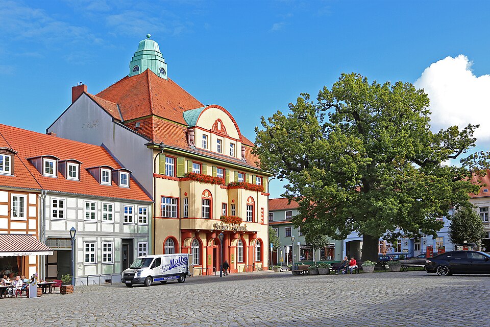 Dach-Fachbetriebe in Kyritz: Marktplatz – Foto: W. Bulach Dach-Fachbetriebe in Kyritz: Marktplatz