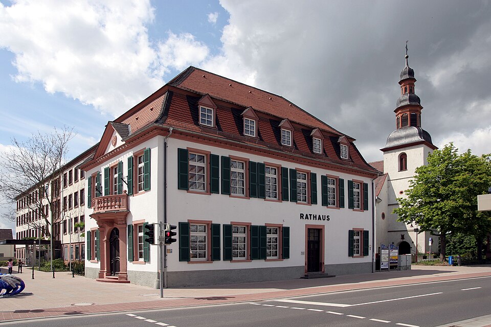 Dach-Fachbetriebe in Lampertheim: Rathaus – Foto: Kuebi = Armin Kübelbeck Dach-Fachbetriebe in Lampertheim: Rathaus