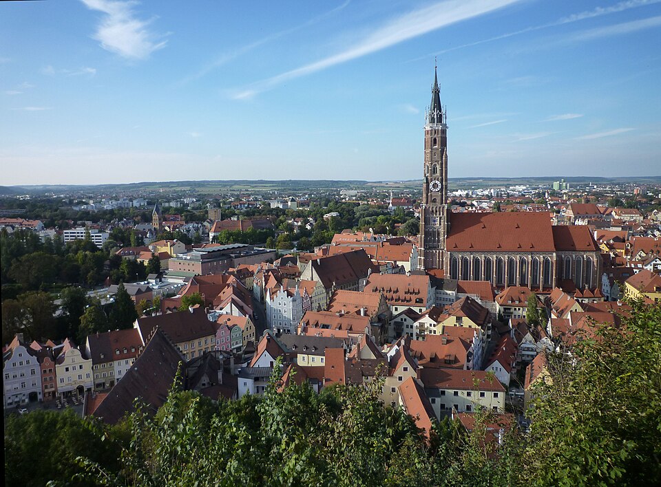 Dach-Fachbetriebe in Landshut: Kirche St. Martin Jh. Sicht von der Burg – Foto: Franzfoto Dach-Fachbetriebe in Landshut: Kirche St. Martin Jh. Sicht von der Burg