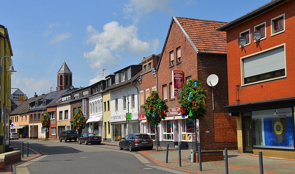 Dach-Fachbetriebe in Langerwehe: Hauptstrasse – Foto: Cyberolm Dach-Fachbetriebe in Langerwehe: Hauptstrasse