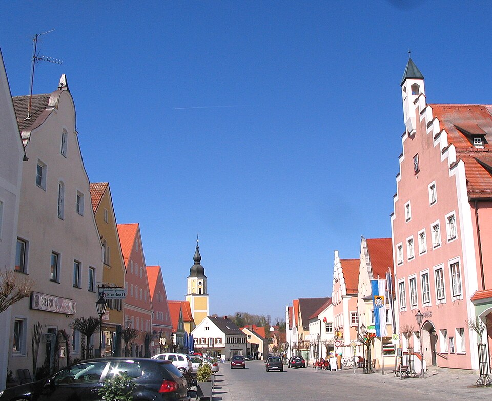Dach-Fachbetriebe in Langquaid: Marktplatz – Foto: Dede2 Dach-Fachbetriebe in Langquaid: Marktplatz