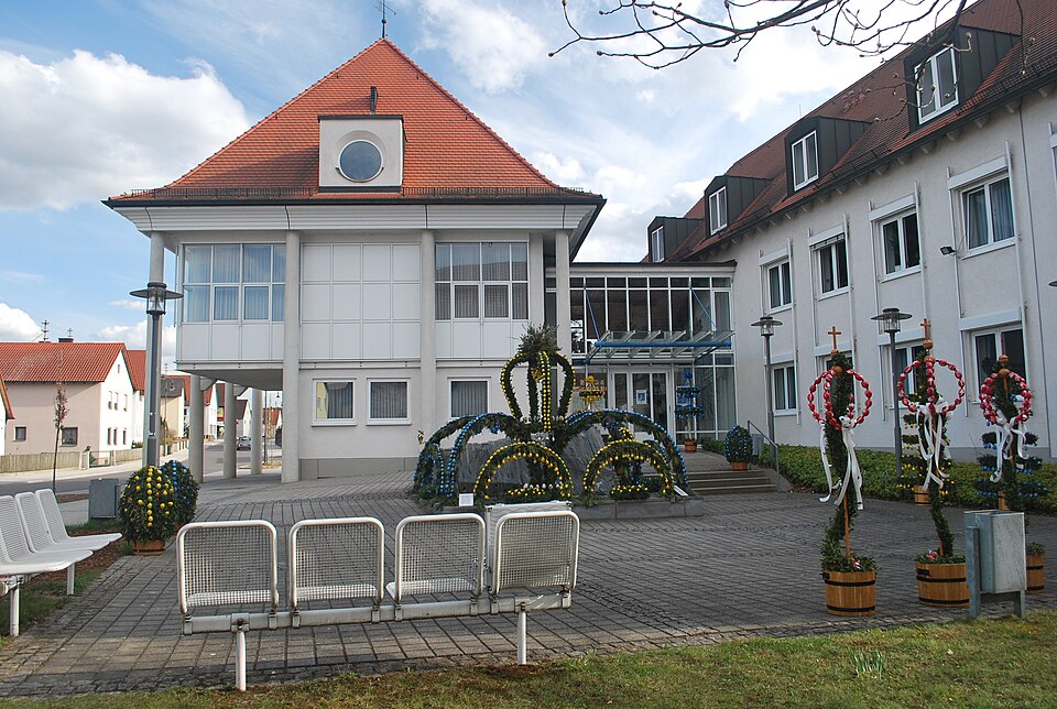 Dach-Fachbetriebe in Langweid: Rathaus – Foto: ThJ2704 Dach-Fachbetriebe in Langweid: Rathaus