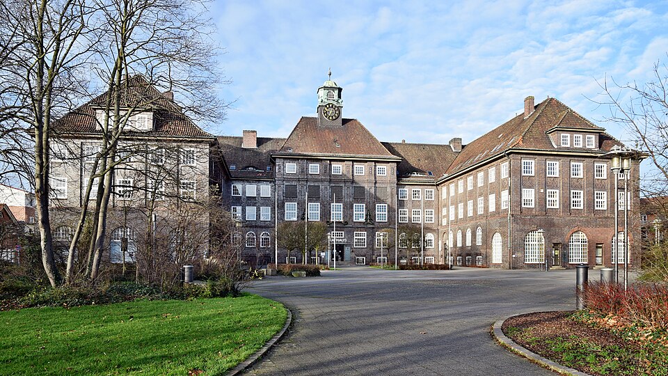 Dach-Fachbetriebe in Lehrte: Rathaus