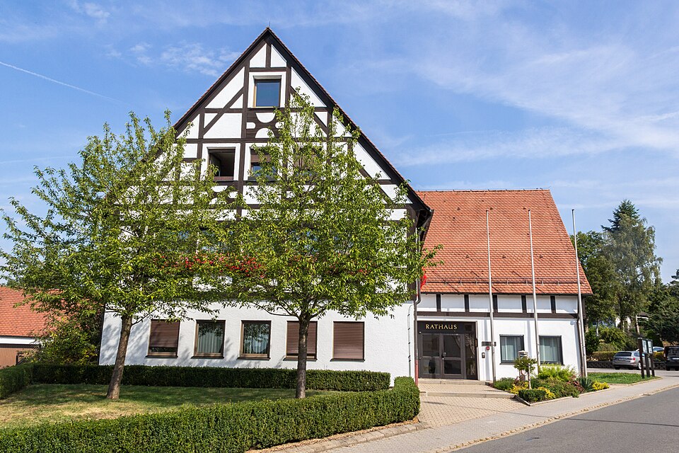 Dach-Fachbetriebe in Leinburg: Rathhaus – Foto: Derzno Dach-Fachbetriebe in Leinburg: Rathhaus